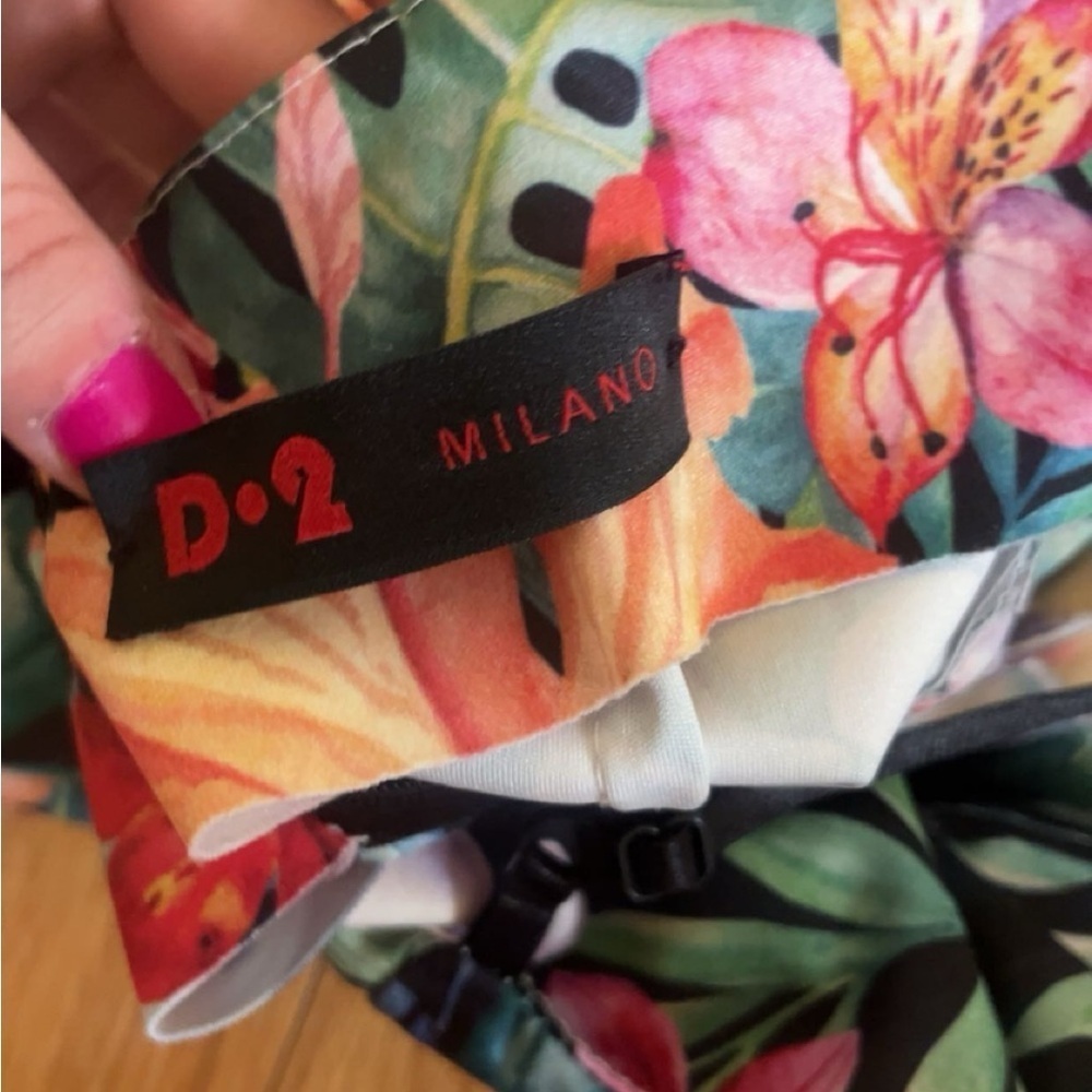 D2 Milano Dress - Picture 3 of 4